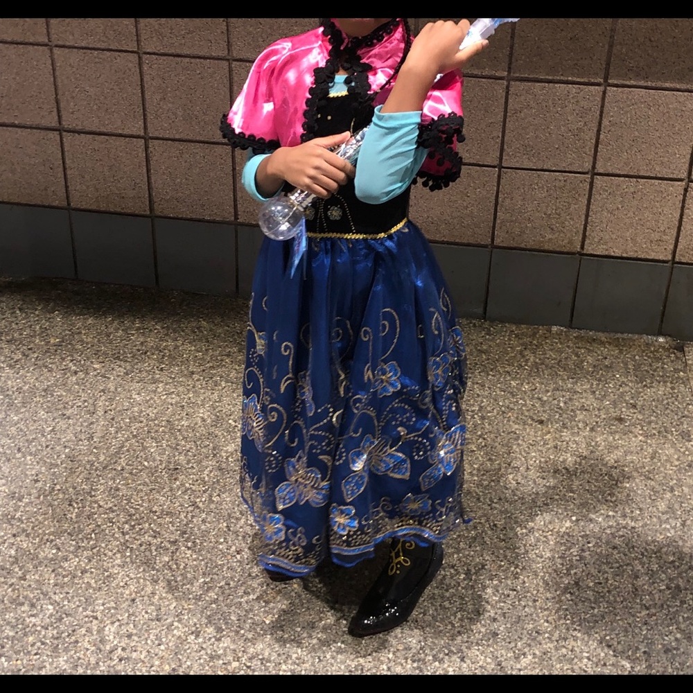 Anna costume size 4-6